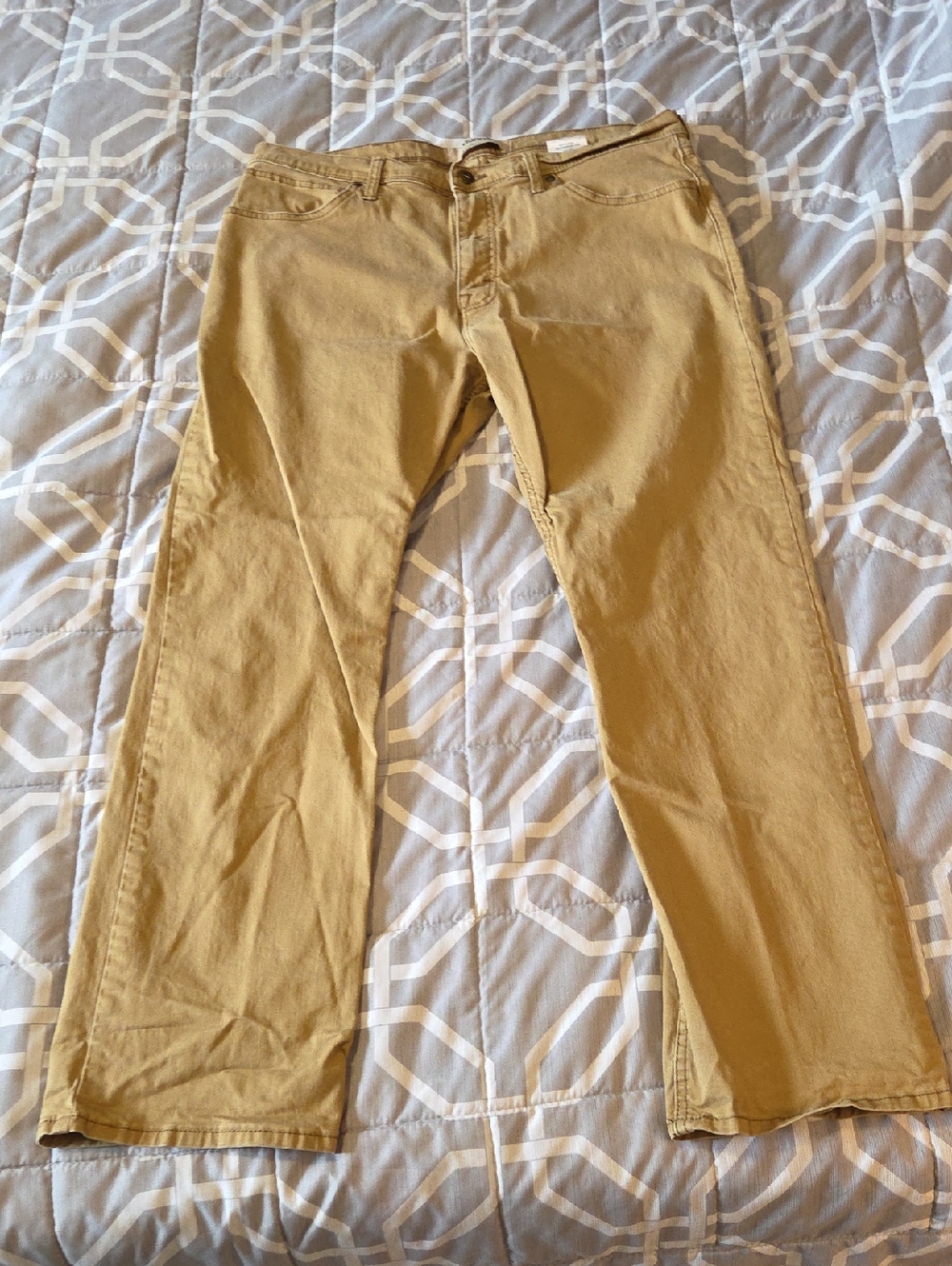 Men's Casual Chino Pants in Tan - Classic Everyday Style